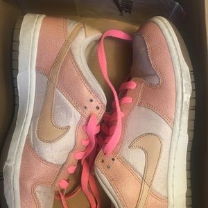 Women’s Nike Dunk Low Skinny VNTG
Pink and Cream